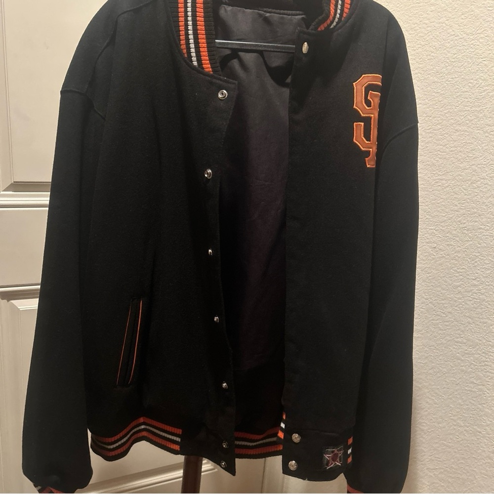 Pre-Loved Reversible fairly San Francisco Giants, black jacket.